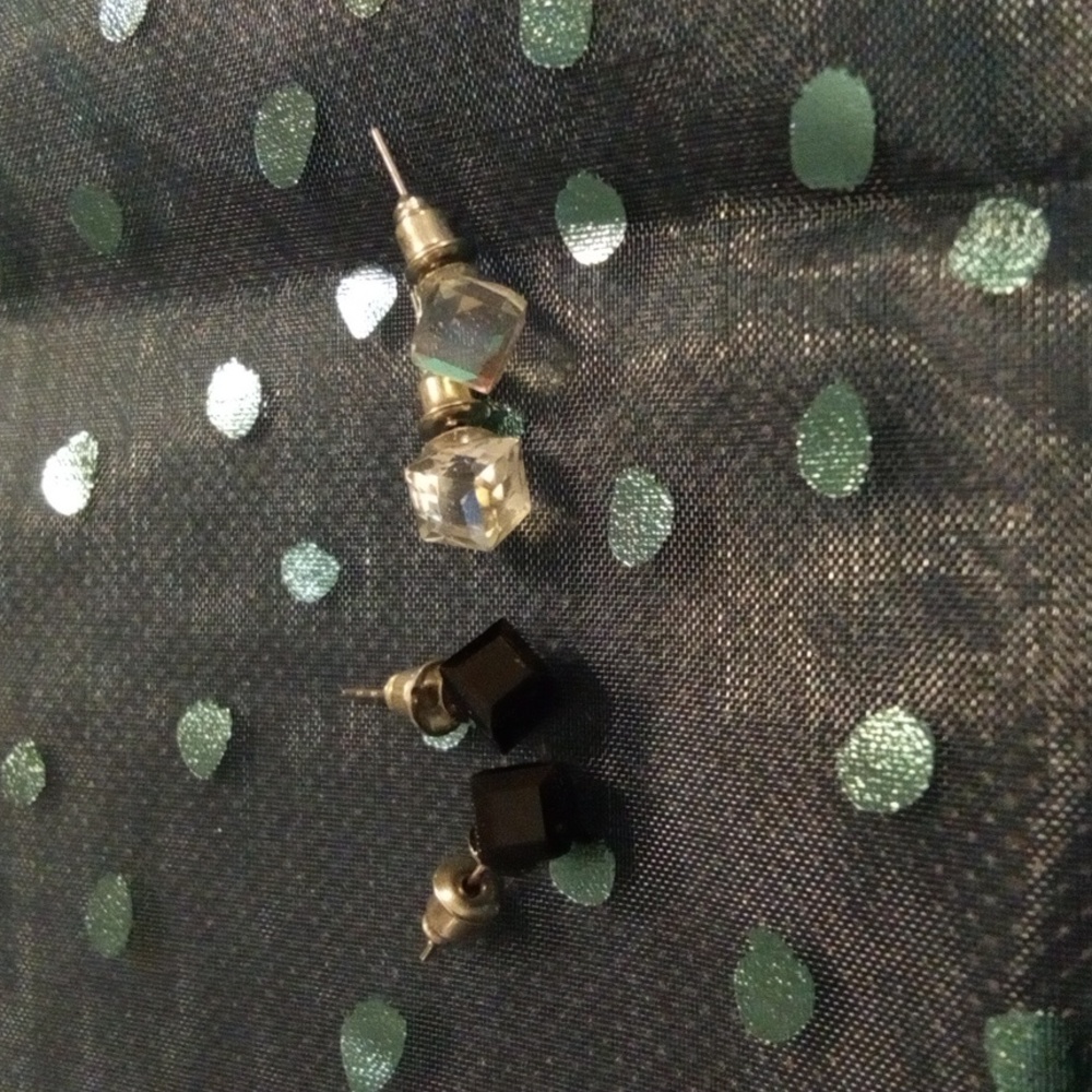 2 Pair Square Shaped Earrings